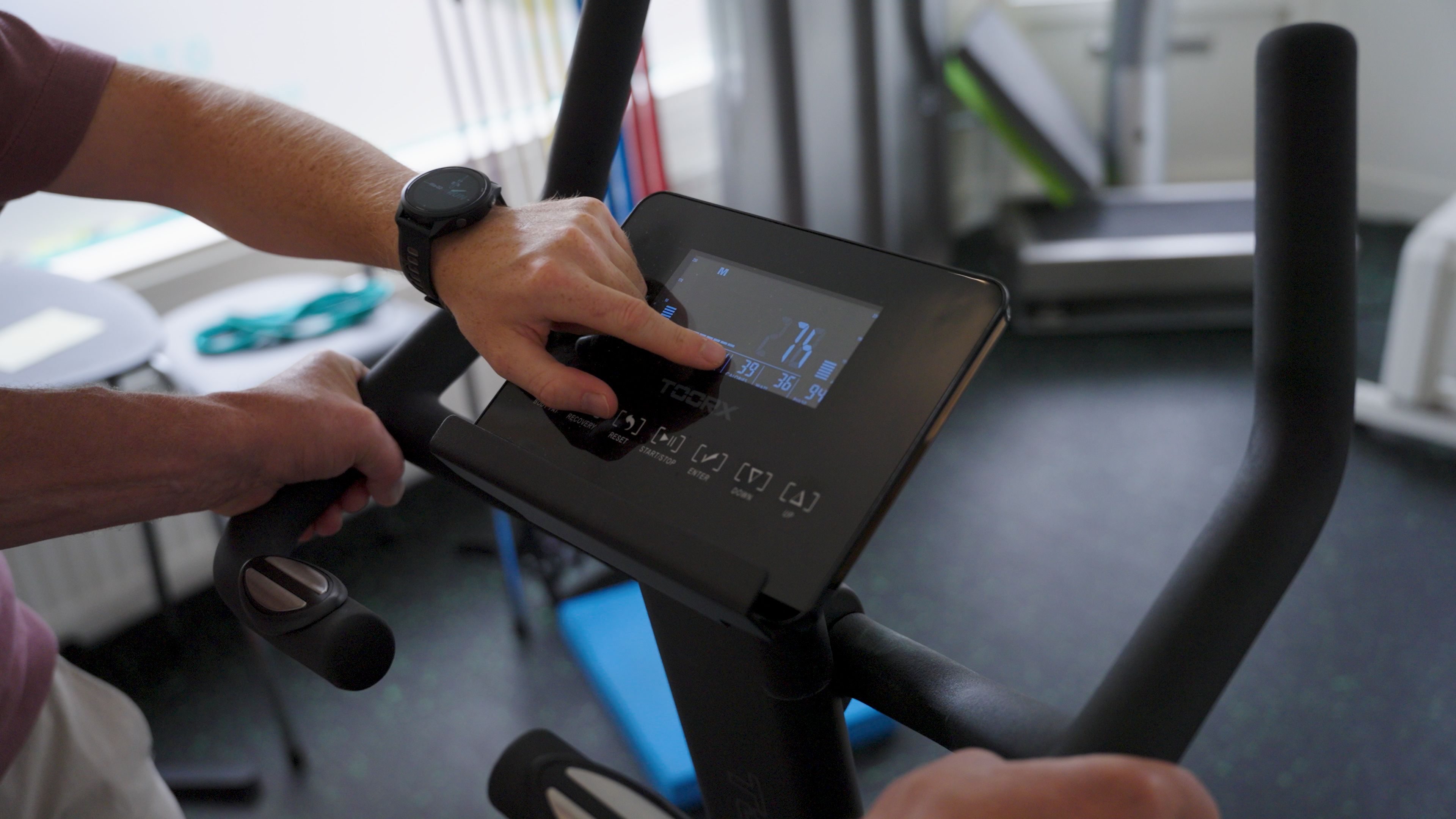 Instellen van de trainingsweerstand tijdens Grip Sterker